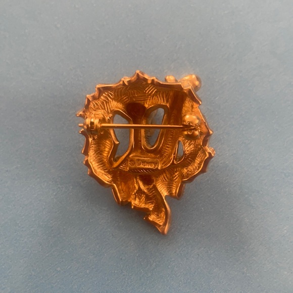 Disney 3D Tigger Pin - Picture 2 of 2